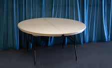 Tables: 60" Round